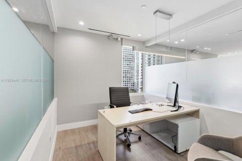 Propiedad comercial en venta en Miami, Florida № 2054732 - foto 27