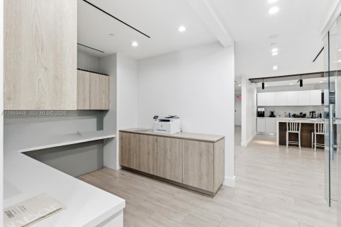 Propiedad comercial en venta en Miami, Florida № 2054732 - foto 10