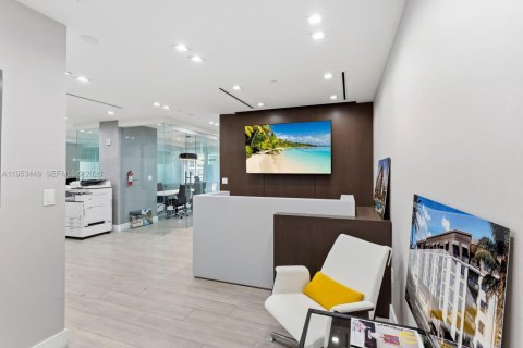 Propiedad comercial en venta en Miami, Florida № 2054732 - foto 8