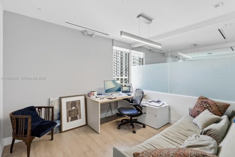 Propiedad comercial en venta en Miami, Florida № 2054732 - foto 20