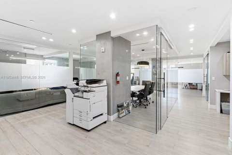 Propiedad comercial en venta en Miami, Florida № 2054732 - foto 14