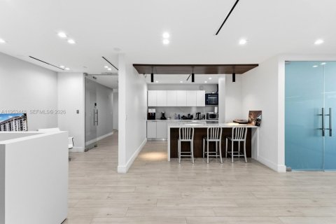 Propiedad comercial en venta en Miami, Florida № 2054732 - foto 25