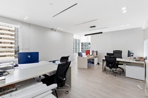 Propiedad comercial en venta en Miami, Florida № 2054732 - foto 26