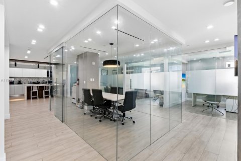 Propiedad comercial en venta en Miami, Florida № 2054732 - foto 15