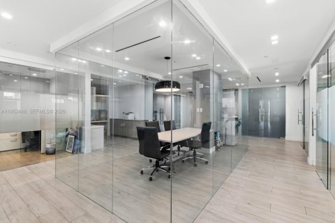 Propiedad comercial en venta en Miami, Florida № 2054732 - foto 16