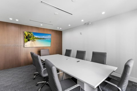 Propiedad comercial en venta en Miami, Florida № 2054732 - foto 12