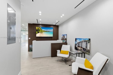 Propiedad comercial en venta en Miami, Florida № 2054732 - foto 7