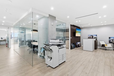 Propiedad comercial en venta en Miami, Florida № 2054732 - foto 13