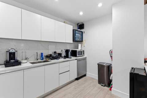 Propiedad comercial en venta en Miami, Florida № 2054732 - foto 23