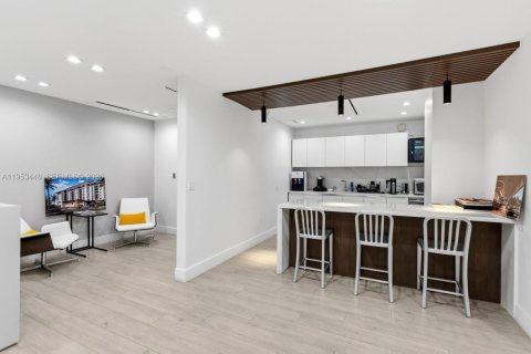 Propiedad comercial en venta en Miami, Florida № 2054732 - foto 24