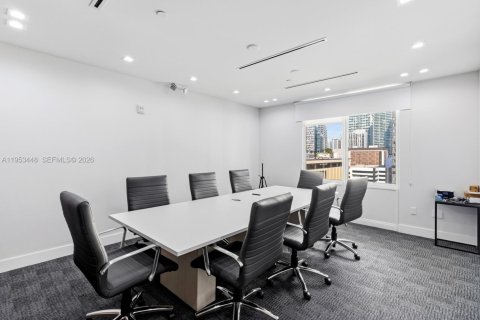 Propiedad comercial en venta en Miami, Florida № 2054732 - foto 11
