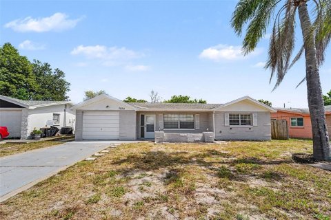 House in Port Richey, Florida 3 bedrooms, 107.4 sq.m. № 2156620 - photo 2