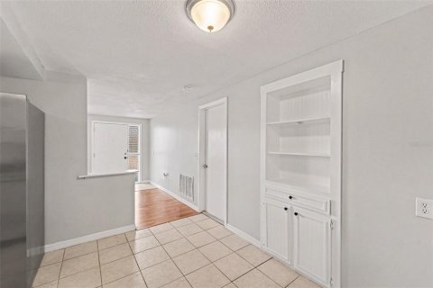 House in Port Richey, Florida 3 bedrooms, 107.4 sq.m. № 2156620 - photo 7