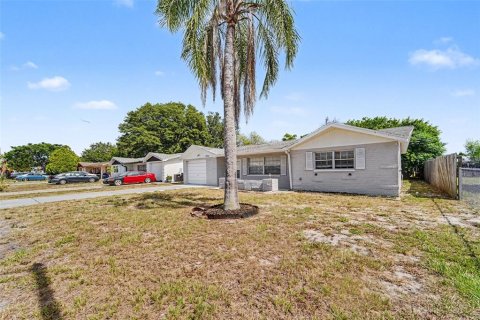 House in Port Richey, Florida 3 bedrooms, 107.4 sq.m. № 2156620