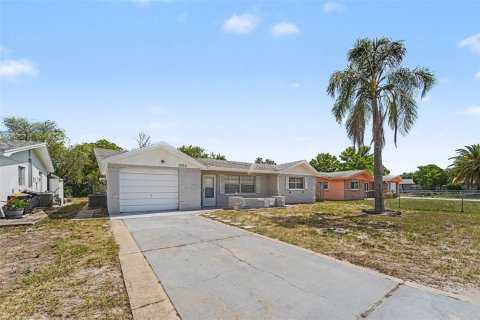 House in Port Richey, Florida 3 bedrooms, 107.4 sq.m. № 2156620 - photo 3