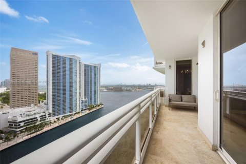 Condo in Miami, Florida, 3 bedrooms  № 1790313 - photo 12