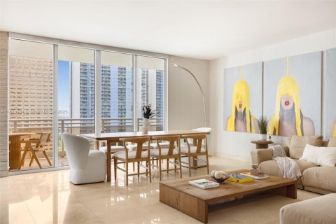 Condo in Miami, Florida, 3 bedrooms  № 1790313 - photo 2