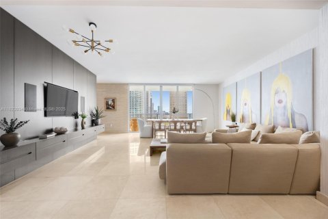 Condo in Miami, Florida, 3 bedrooms  № 1790313 - photo 4