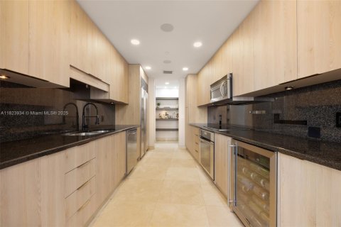 Condo in Miami, Florida, 3 bedrooms  № 1790313 - photo 10