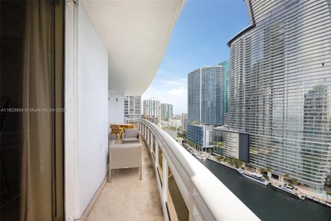 Condo in Miami, Florida, 3 bedrooms  № 1790313 - photo 11