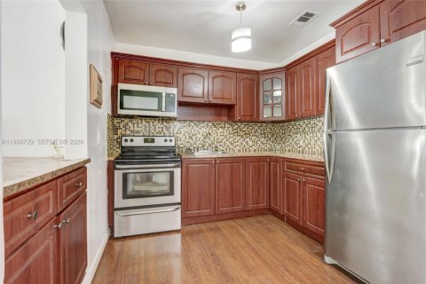 House in Miami, Florida 4 bedrooms, 133.69 sq.m. № 2060938 - photo 6