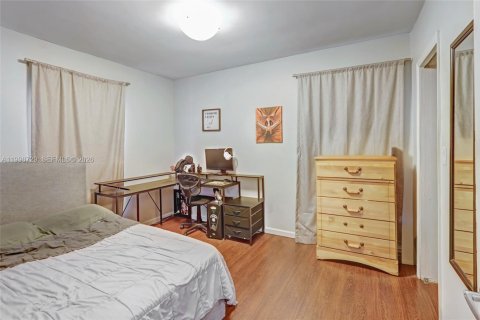 House in Miami, Florida 4 bedrooms, 133.69 sq.m. № 2060938 - photo 7