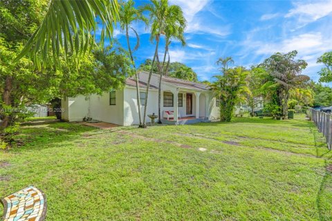 House in Miami, Florida 4 bedrooms, 133.69 sq.m. № 2060938 - photo 17