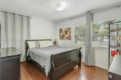 House in Miami, Florida 4 bedrooms, 133.69 sq.m. № 2060938 - photo 14