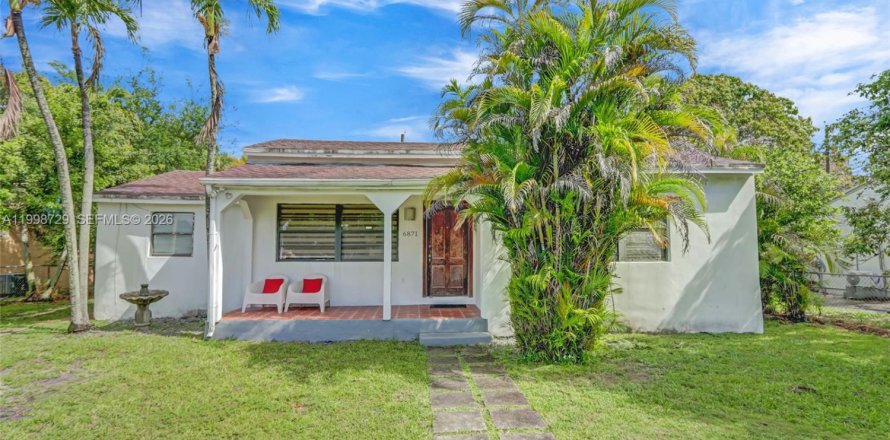 House in Miami, Florida 4 bedrooms, 133.69 sq.m. № 2060938