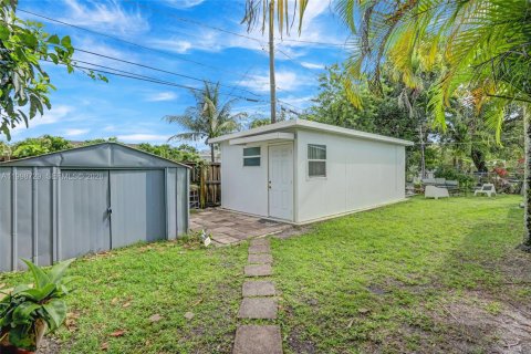 House in Miami, Florida 4 bedrooms, 133.69 sq.m. № 2060938 - photo 18