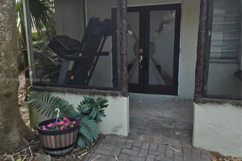 Villa ou maison à louer à Fort Lauderdale, Floride: 1 chambre, 217.95 m2 № 2034023 - photo 4