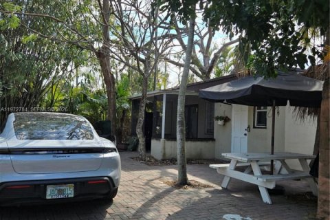 Villa ou maison à louer à Fort Lauderdale, Floride: 1 chambre, 217.95 m2 № 2034023 - photo 3
