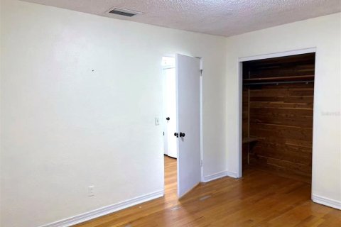 Villa ou maison à louer à Orlando, Floride: 5 chambres, 371.61 m2 № 2416518 - photo 17