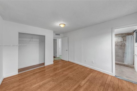 Снять в аренду кондоминиум в Лодерхилл, Флорида 3 спальни, 89.09м2, № 2003887 - фото 21