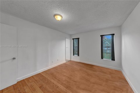 Снять в аренду кондоминиум в Лодерхилл, Флорида 3 спальни, 89.09м2, № 2003887 - фото 20