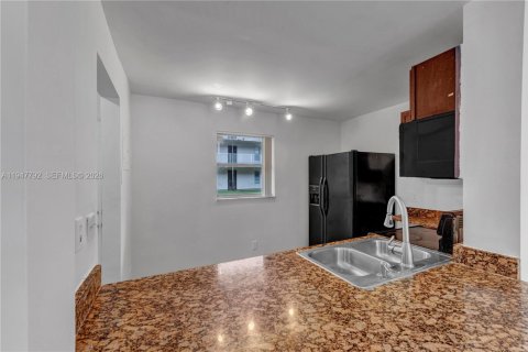 Снять в аренду кондоминиум в Лодерхилл, Флорида 3 спальни, 89.09м2, № 2003887 - фото 6