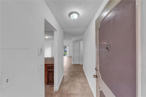 Снять в аренду кондоминиум в Лодерхилл, Флорида 3 спальни, 89.09м2, № 2003887 - фото 11