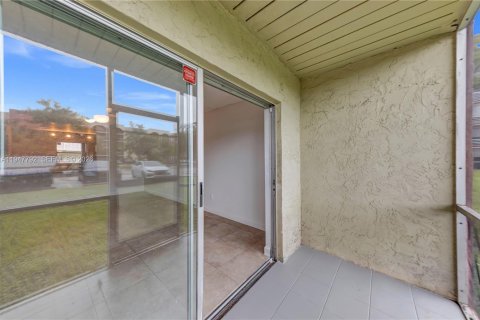 Снять в аренду кондоминиум в Лодерхилл, Флорида 3 спальни, 89.09м2, № 2003887 - фото 29