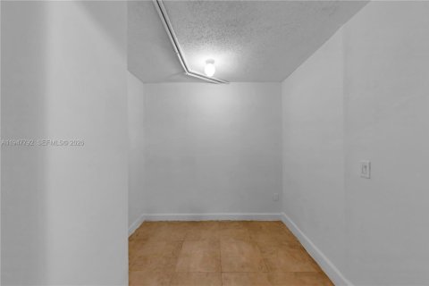 Снять в аренду кондоминиум в Лодерхилл, Флорида 3 спальни, 89.09м2, № 2003887 - фото 13