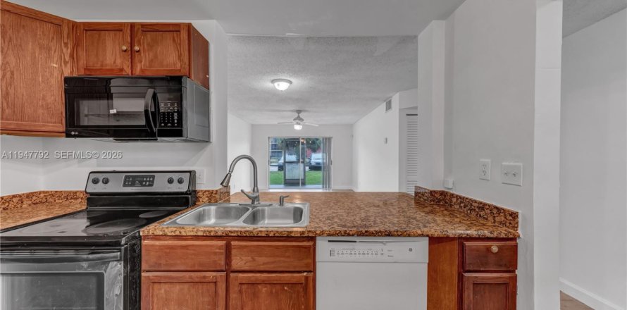 Кондоминиум с 3 спальнями в Лодерхилл, Флорида № 2003887