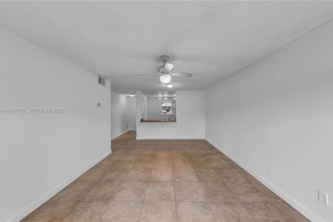 Снять в аренду кондоминиум в Лодерхилл, Флорида 3 спальни, 89.09м2, № 2003887 - фото 28