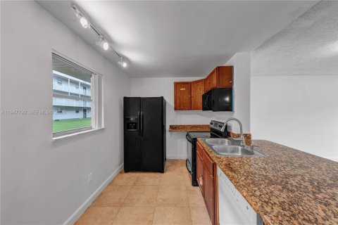 Снять в аренду кондоминиум в Лодерхилл, Флорида 3 спальни, 89.09м2, № 2003887 - фото 5