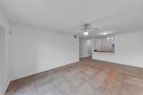 Снять в аренду кондоминиум в Лодерхилл, Флорида 3 спальни, 89.09м2, № 2003887 - фото 10