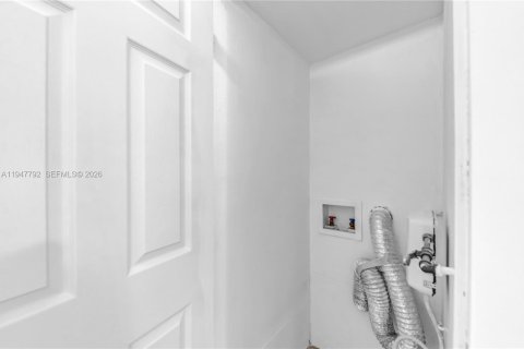 Снять в аренду кондоминиум в Лодерхилл, Флорида 3 спальни, 89.09м2, № 2003887 - фото 27