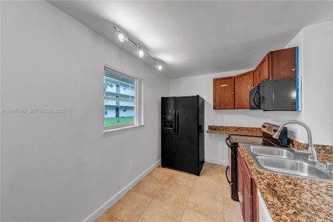 Снять в аренду кондоминиум в Лодерхилл, Флорида 3 спальни, 89.09м2, № 2003887 - фото 3