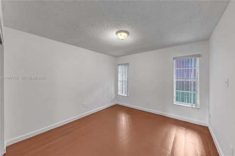 Снять в аренду кондоминиум в Лодерхилл, Флорида 3 спальни, 89.09м2, № 2003887 - фото 24