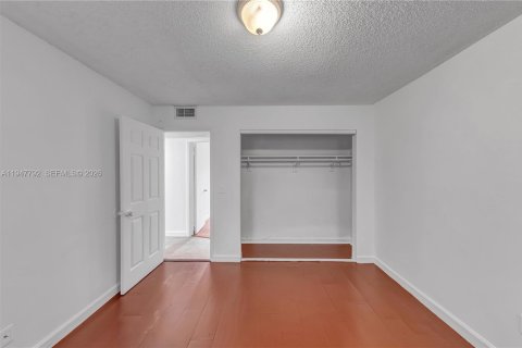 Снять в аренду кондоминиум в Лодерхилл, Флорида 3 спальни, 89.09м2, № 2003887 - фото 26