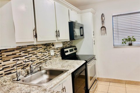 Condo à Tamarac, Floride, 2 chambres  № 2039051
