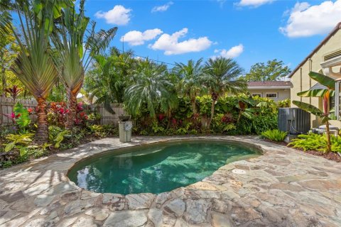 House in Saint Petersburg, Florida 3 bedrooms, 175.59 sq.m. № 1760439 - photo 24