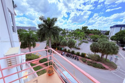 Studio à Condo à Miami Beach, Floride № 2388385